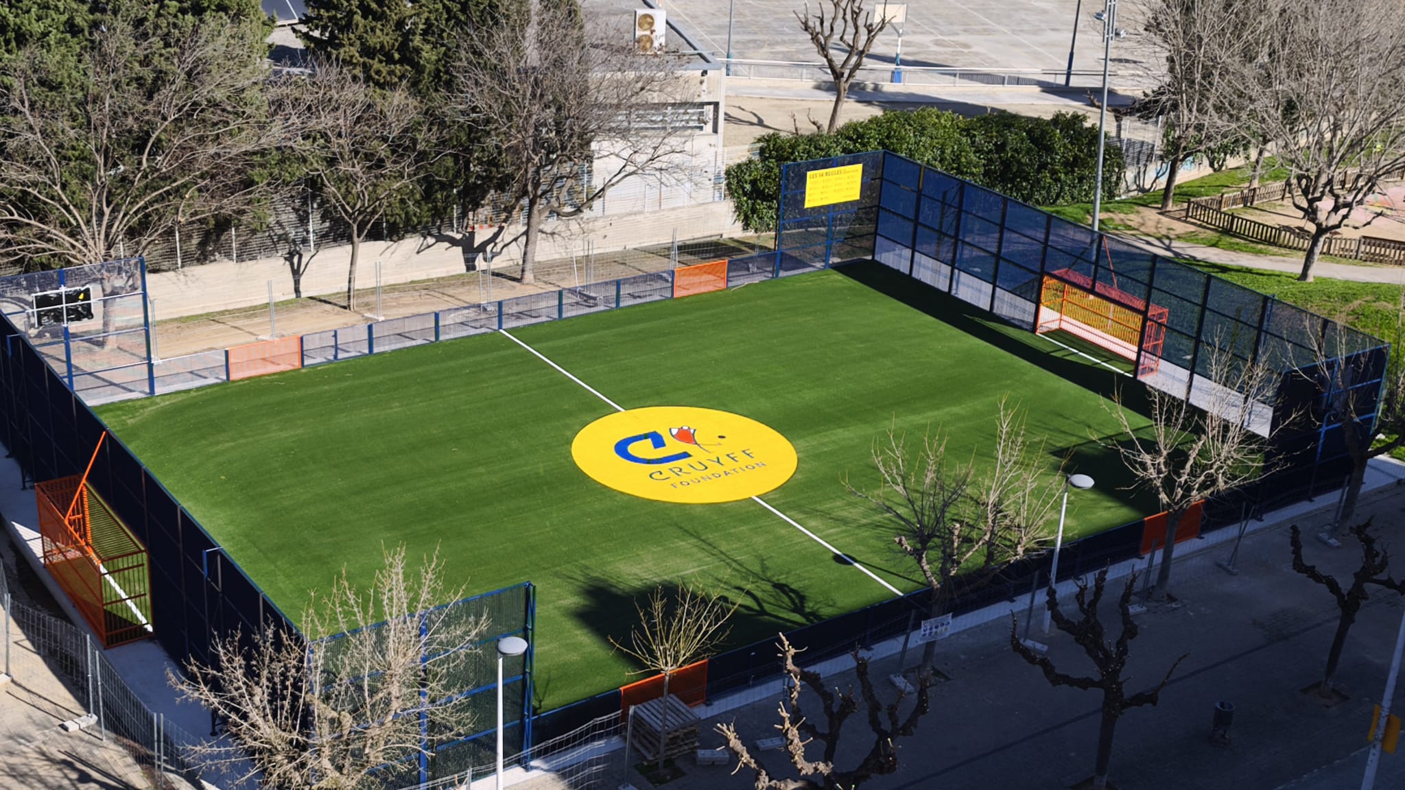 Imatge de la notícia: Gerard Martín inaugurarà la nova Cruyff Court aquest dimecres